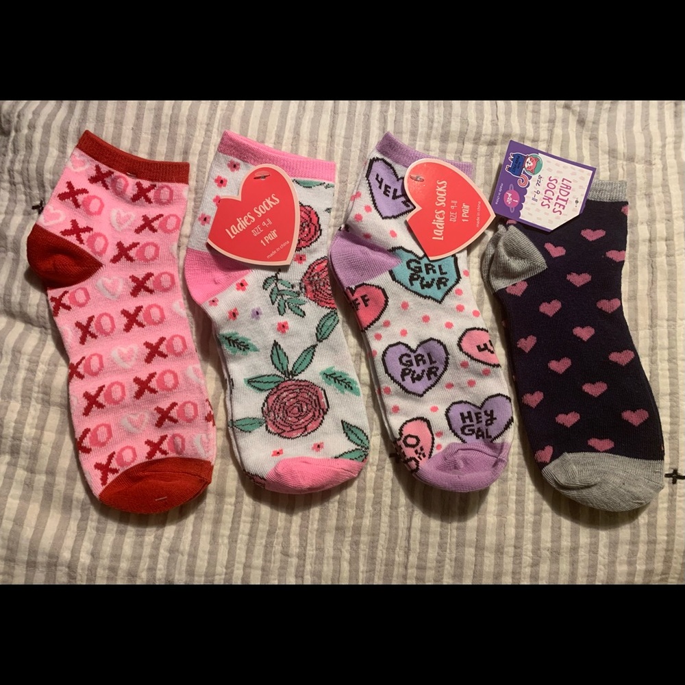 New Four Pairs of Women’s / Young Adult Valentine /Love Socks